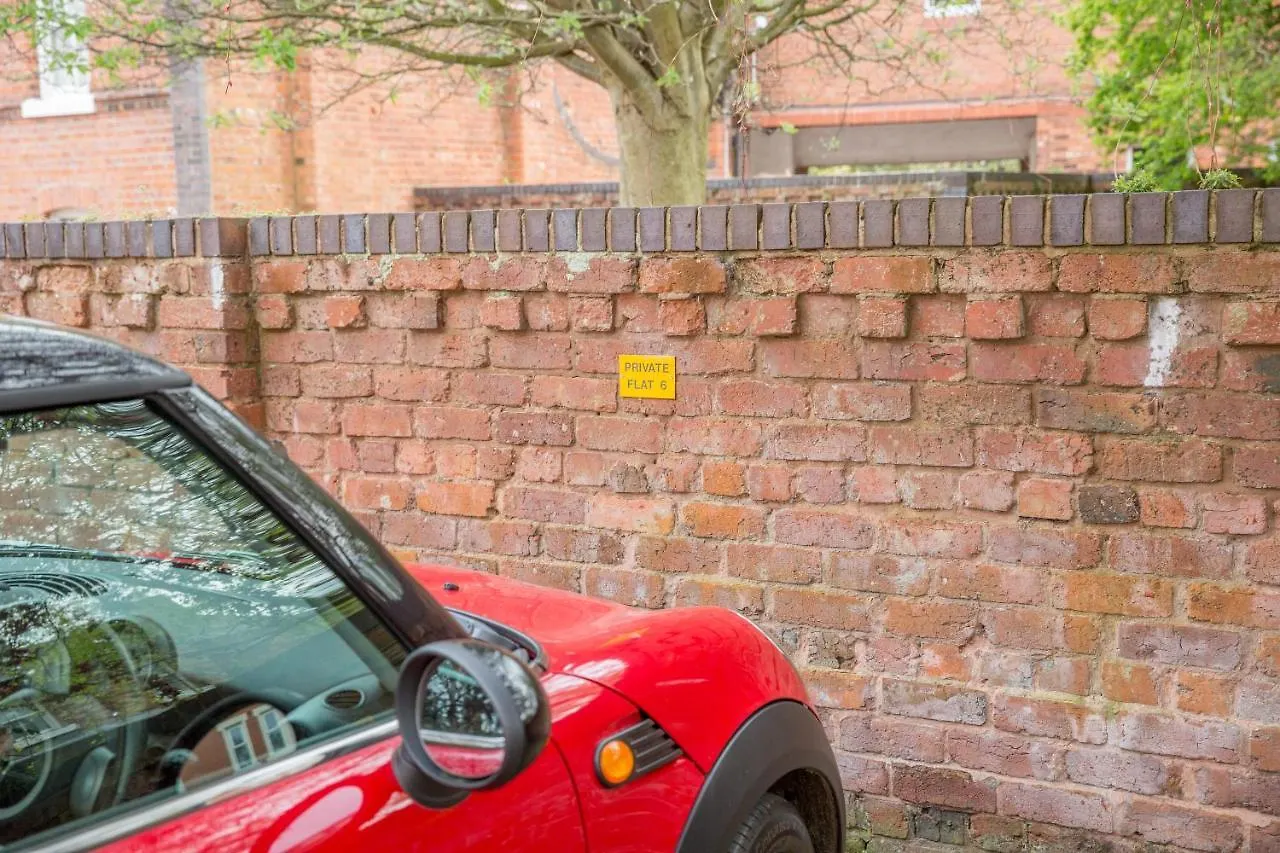 Chester Stays - Lovely Apartment In The Heart Of Chester With Free Parking